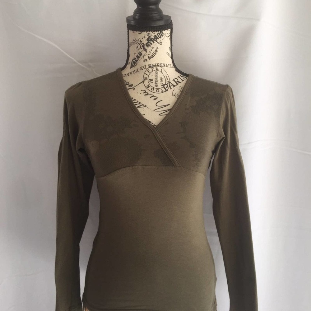 Iriedaily Vintage Womens Size XS Top Boho Army Green Ruched Sleeves Wood Beads